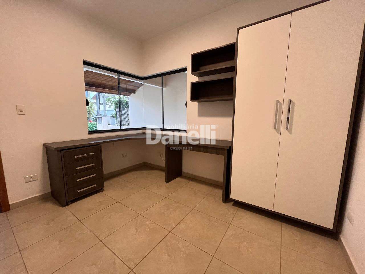 Sobrado à venda no Loteamento Residencial Campos do Conde II: 
