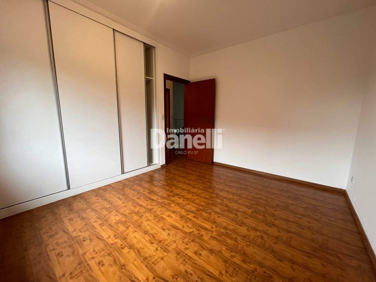 Sobrado à venda no Loteamento Residencial Campos do Conde II: 