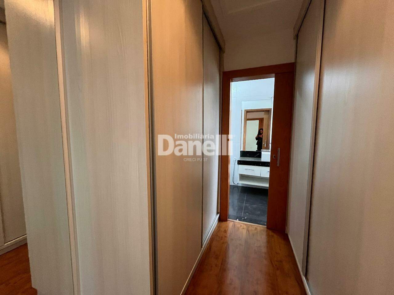 Sobrado à venda no Loteamento Residencial Campos do Conde II: 