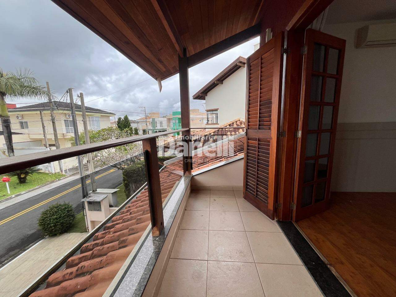 Sobrado à venda no Loteamento Residencial Campos do Conde II: 