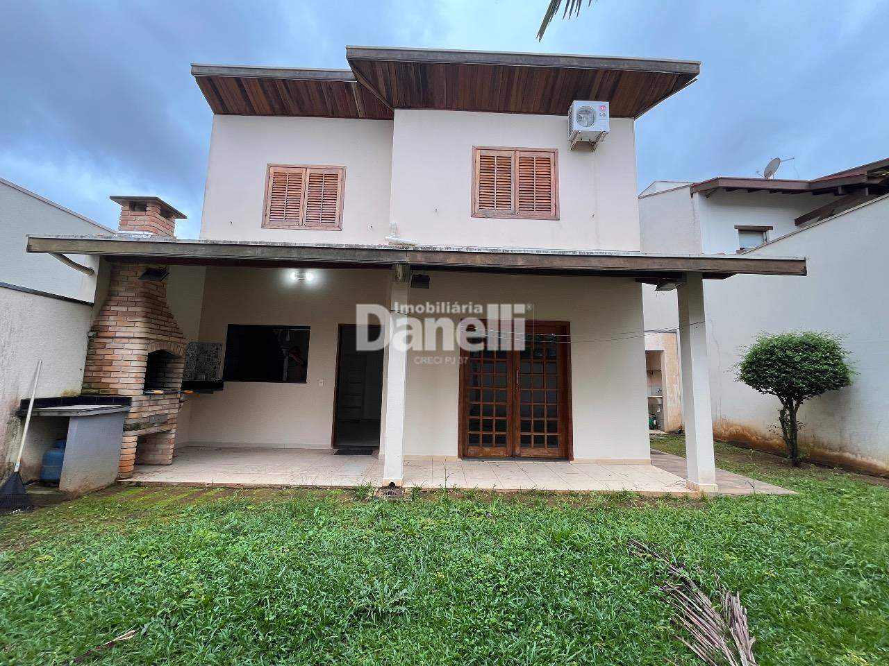 Sobrado à venda no Loteamento Residencial Campos do Conde II: 