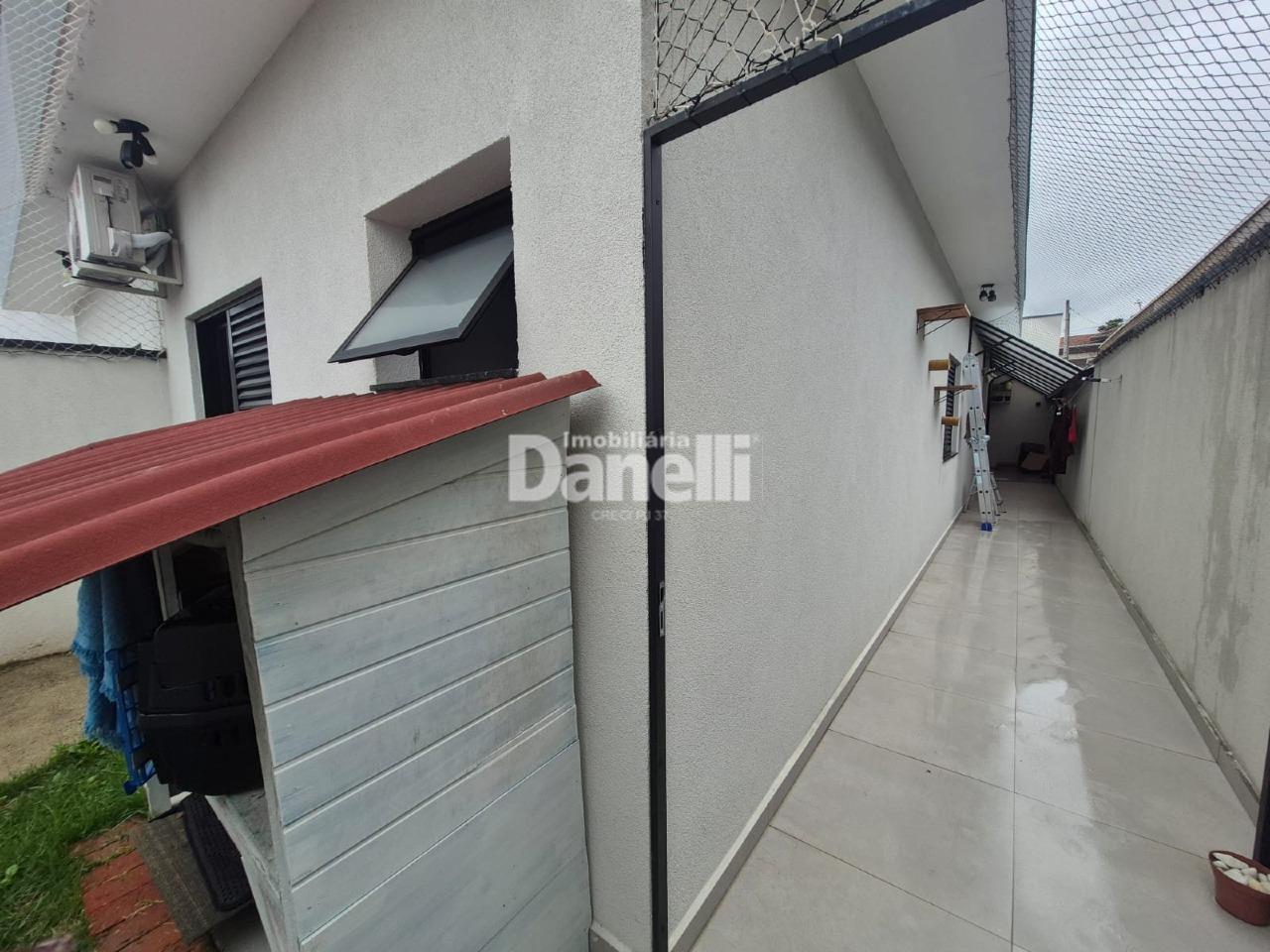 Casa em Condomínio à venda no Residencial São Charbel: 