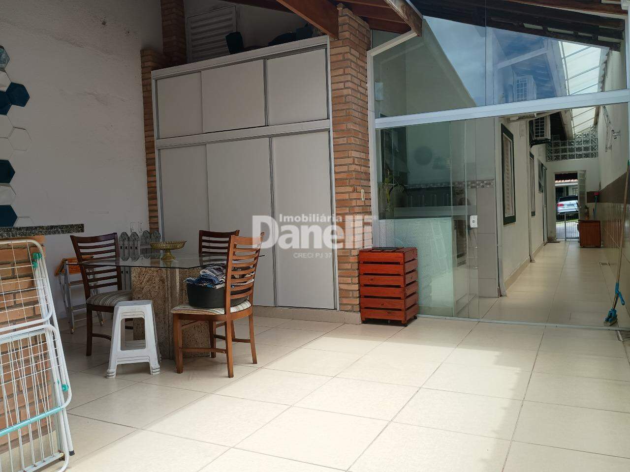 Casa em Condomínio à venda no Barreiro: Área Gourmet + Quintal