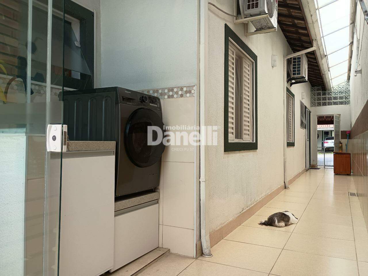 Casa em Condomínio à venda no Barreiro: Corredor Lateral