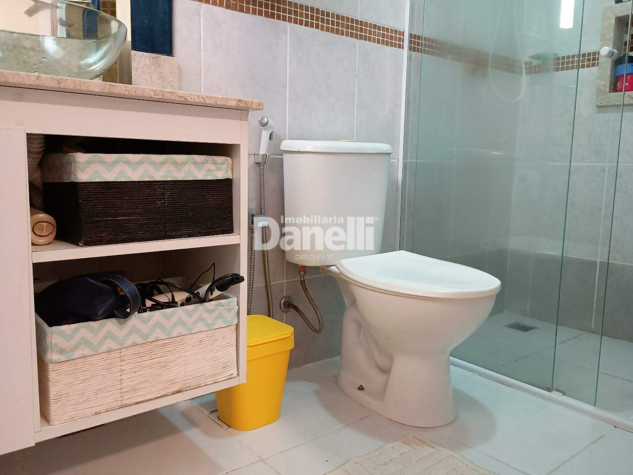 Casa em Condomínio à venda no Barreiro: Banheiro Suíte