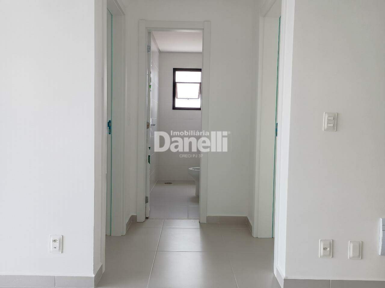 Apartamento à venda no Jardim das Nações: Corredor para os Quartos