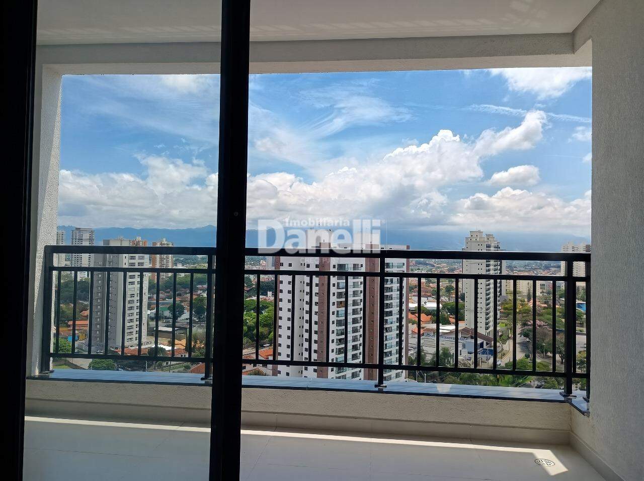 Apartamento à venda no Jardim das Nações: Sacada