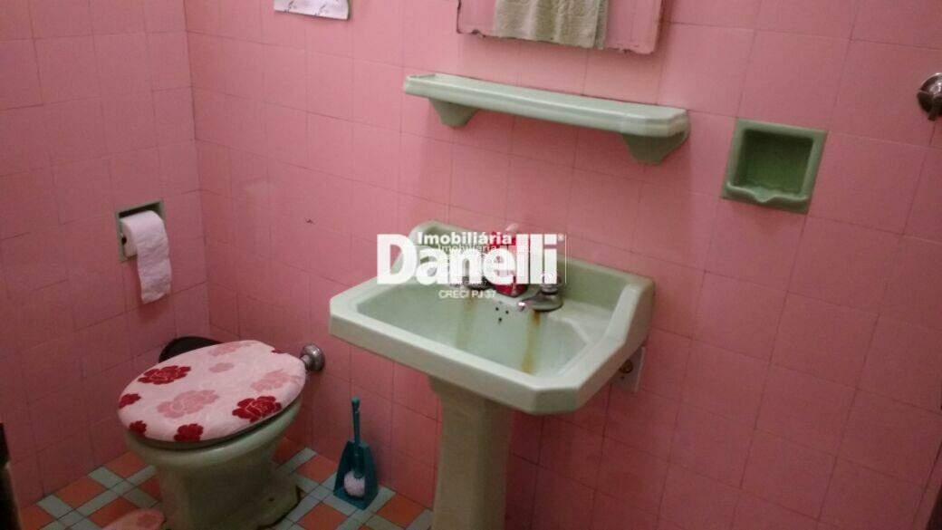Casa à venda no Centro: 