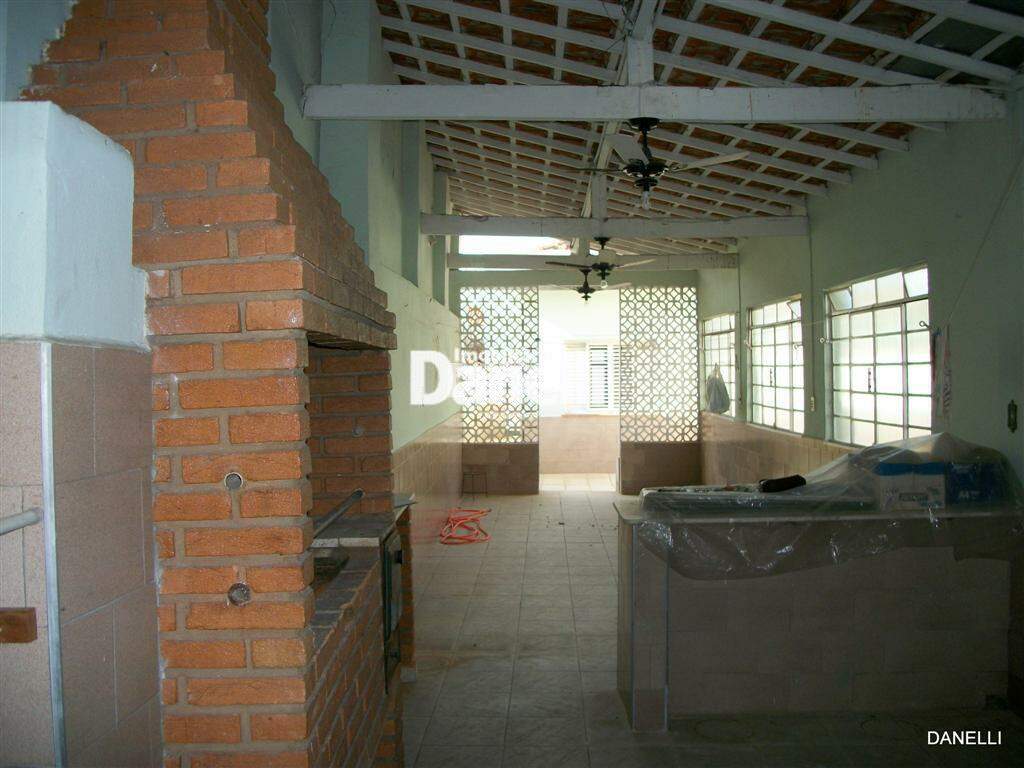 Casa à venda no Centro: 