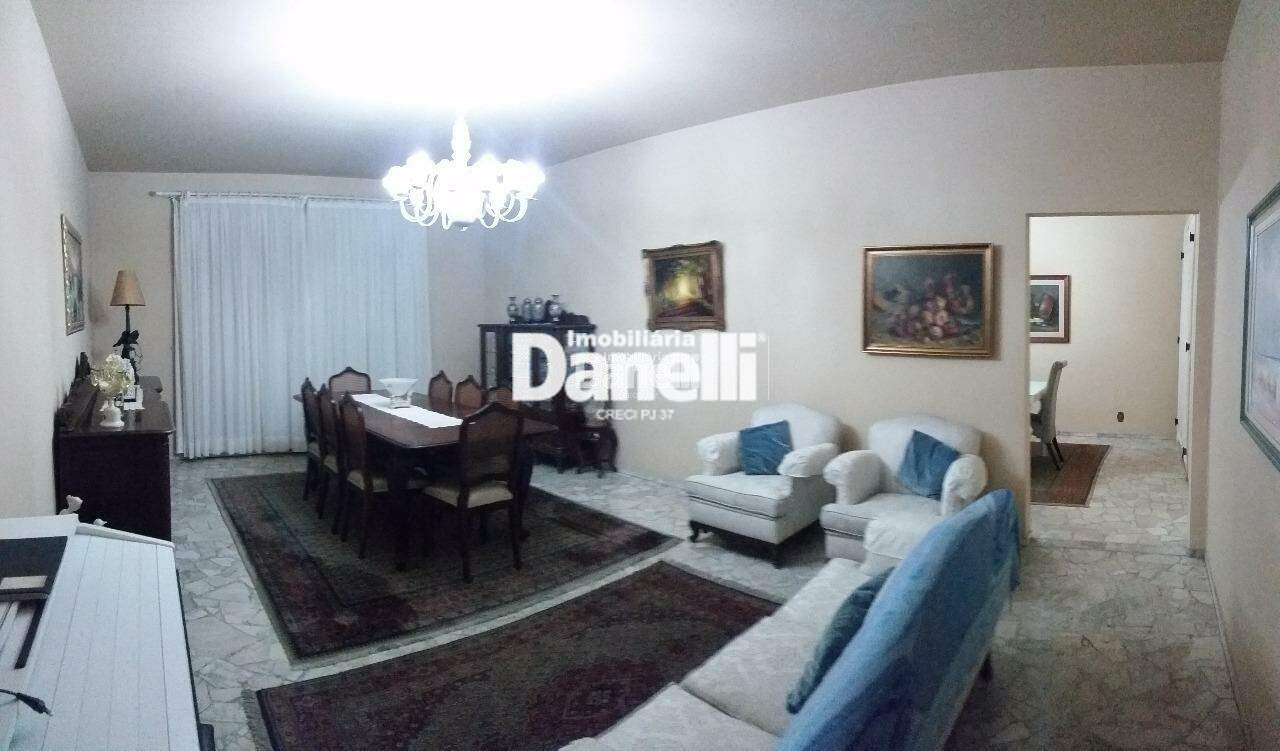Casa à venda no Centro: 