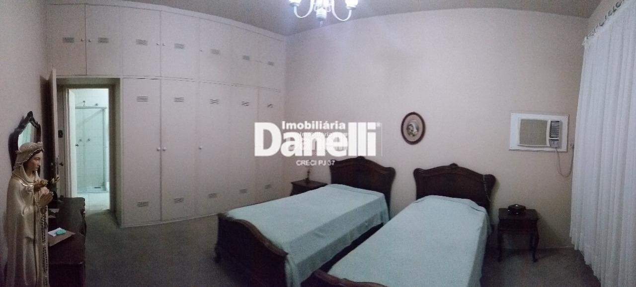 Casa à venda no Centro: 