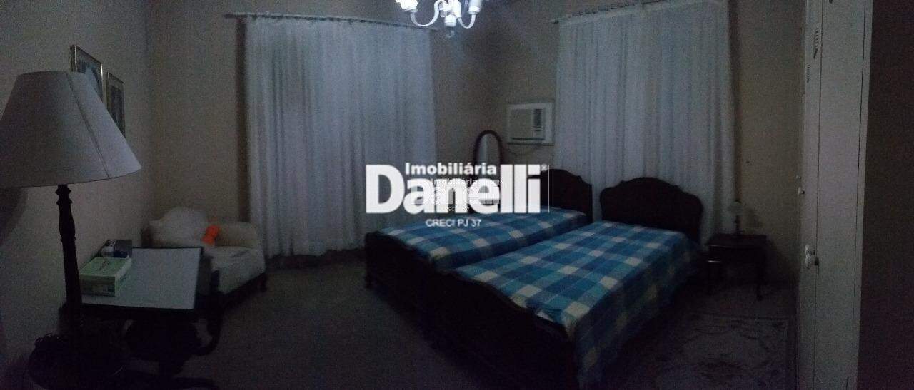Casa à venda no Centro: 
