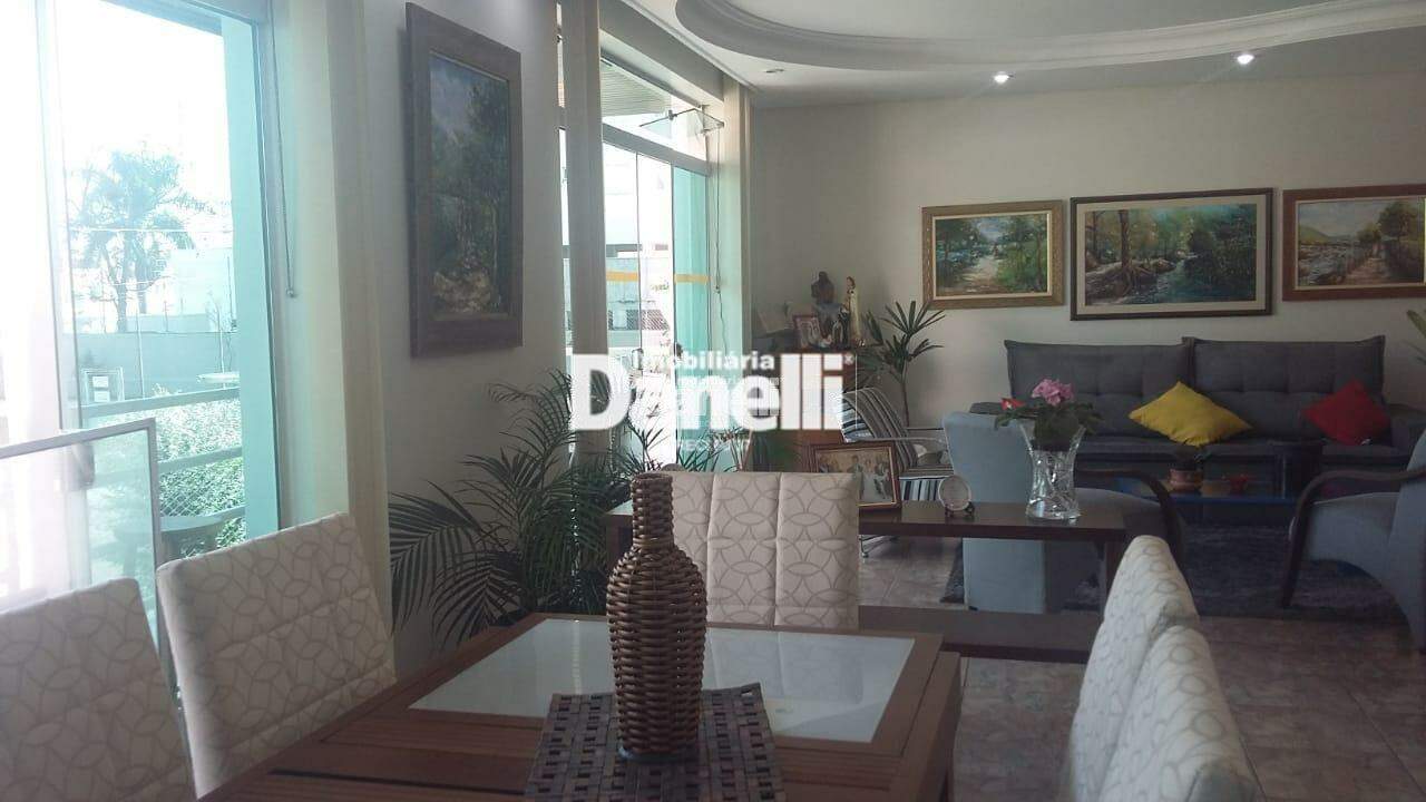Casa em Condomínio à venda no Chácara Olaria: 