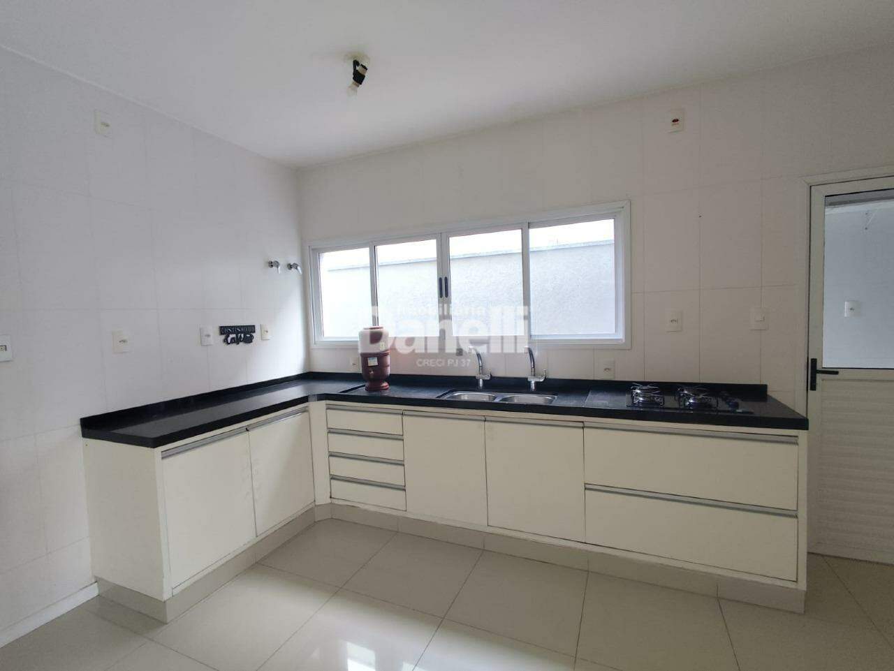 Casa em Condomínio para aluguel no Caminho Novo: 