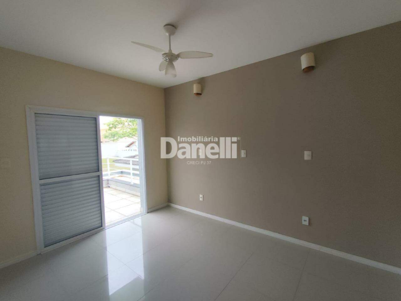 Casa em Condomínio para aluguel no Caminho Novo: 