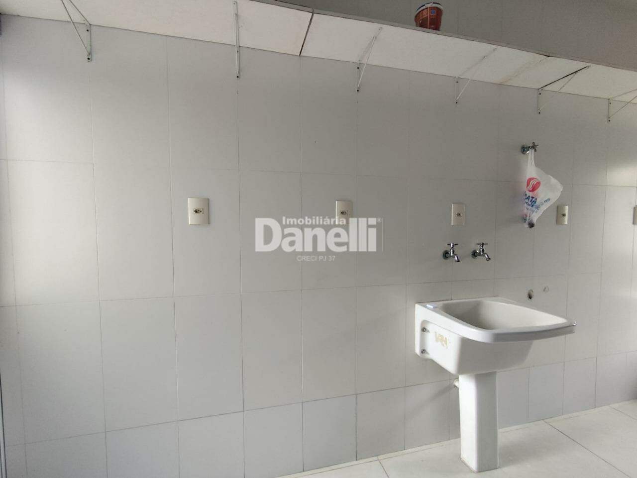 Casa em Condomínio para aluguel no Caminho Novo: 