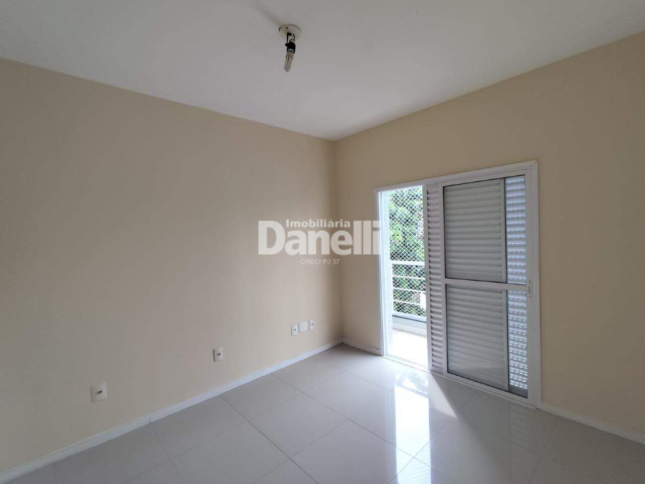 Casa em Condomínio para aluguel no Caminho Novo: 