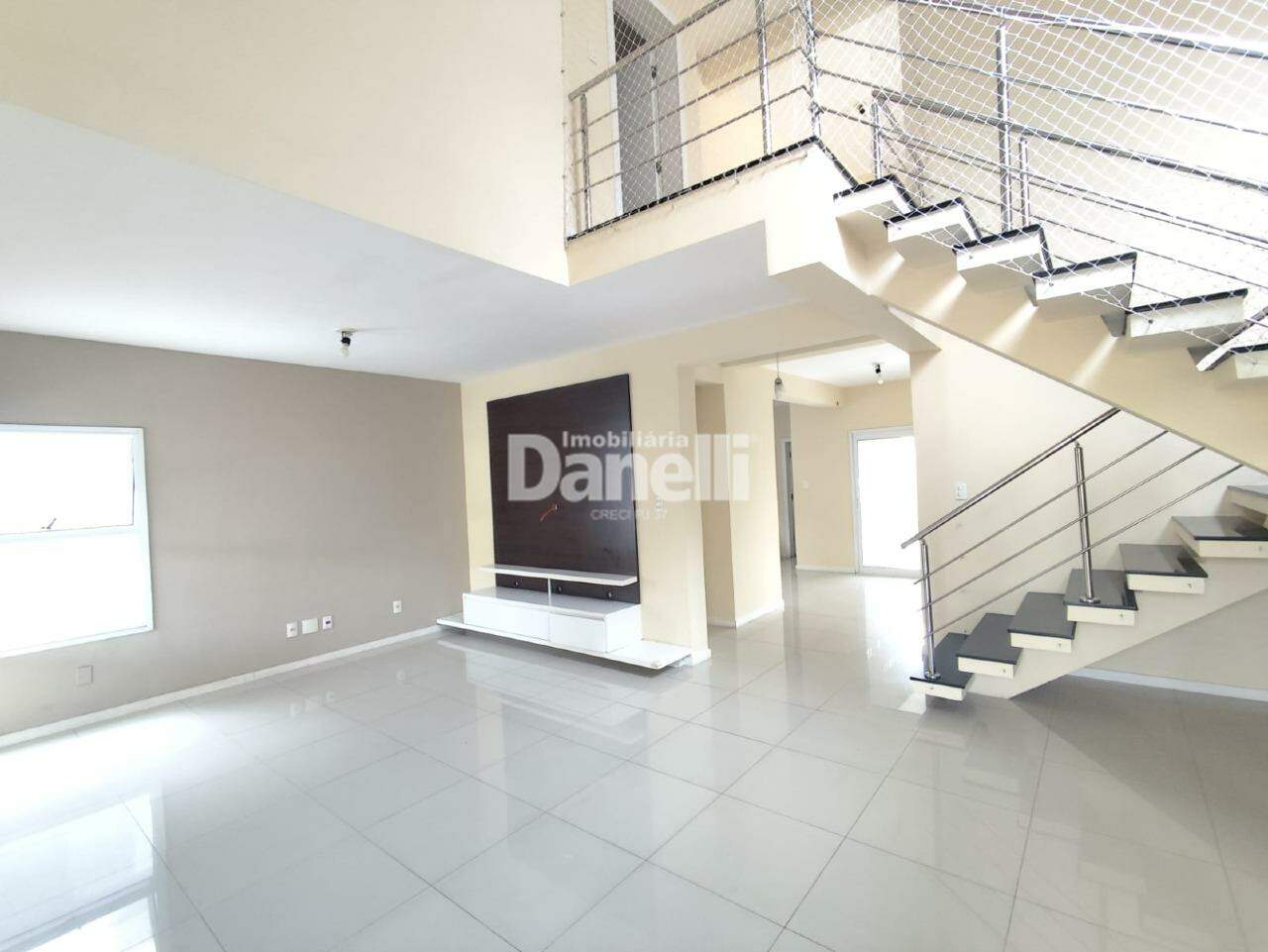Casa em Condomínio para aluguel no Caminho Novo: 