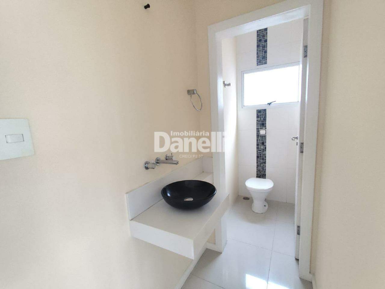 Casa em Condomínio para aluguel no Caminho Novo: 