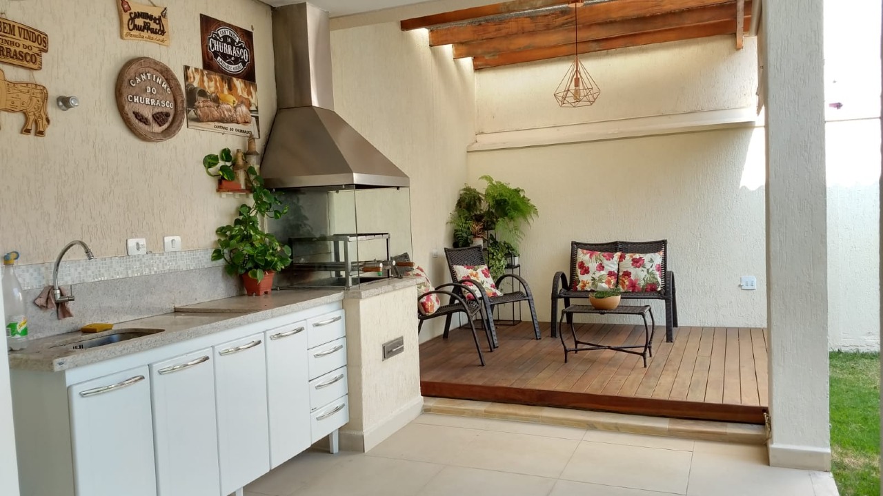 Casa em Condomínio para aluguel no Caminho Novo: 