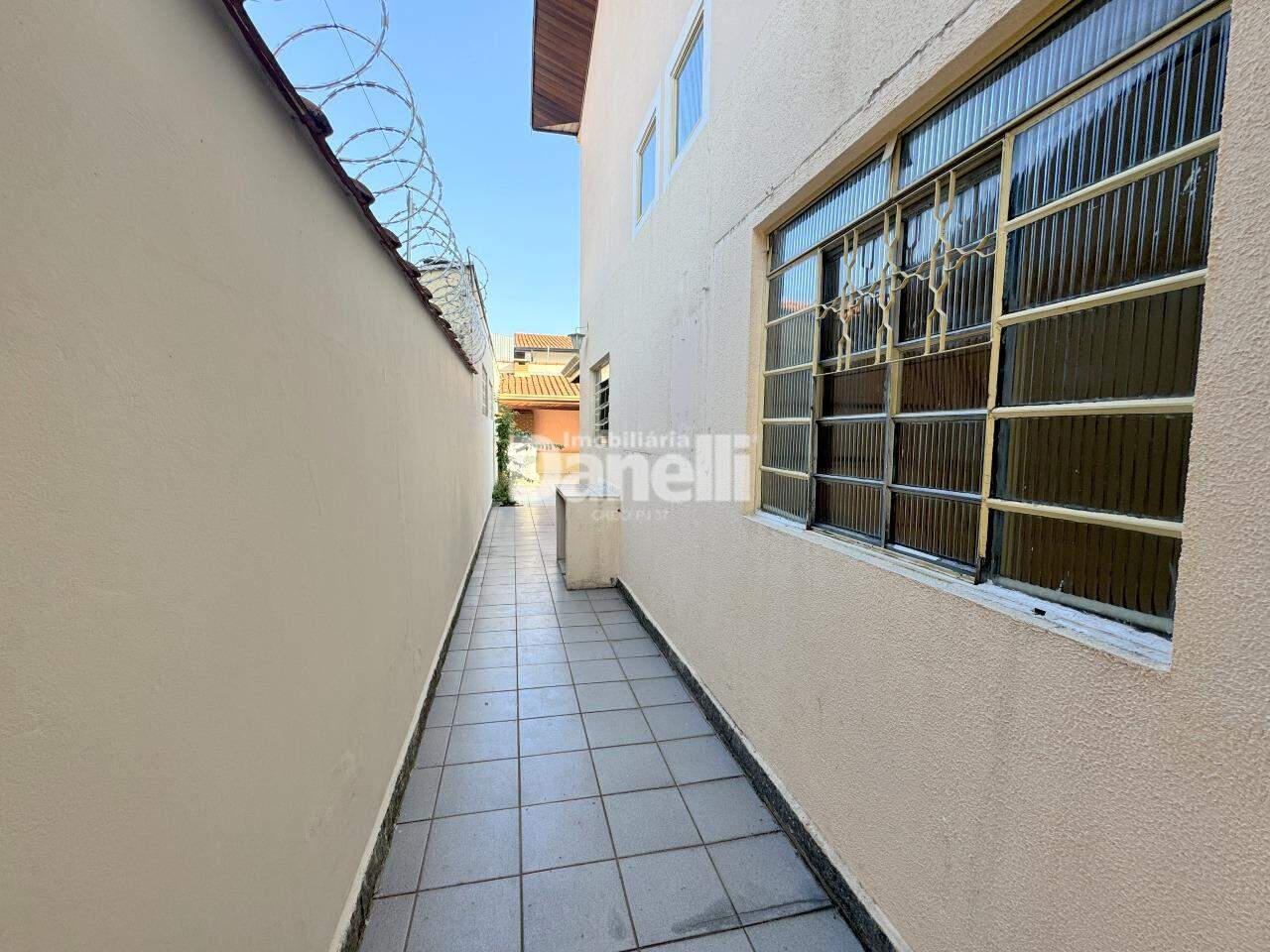 Sobrado para aluguel no Jardim Ana Emília: 