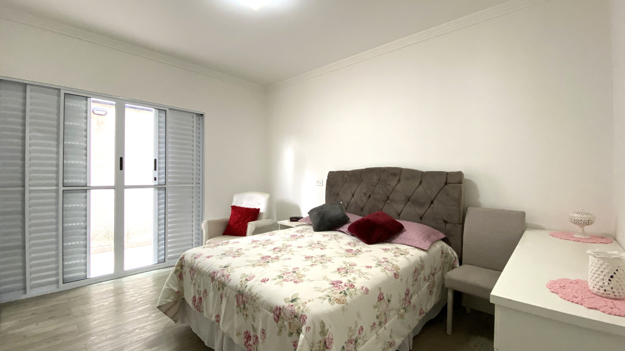 Casa em Condomínio à venda no Bairro dos Guedes: 