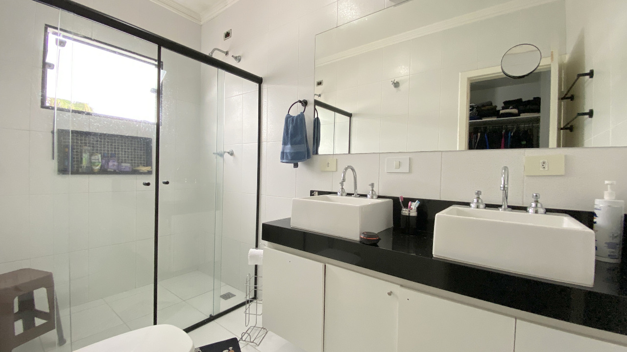 Casa em Condomínio à venda no Bairro dos Guedes: 