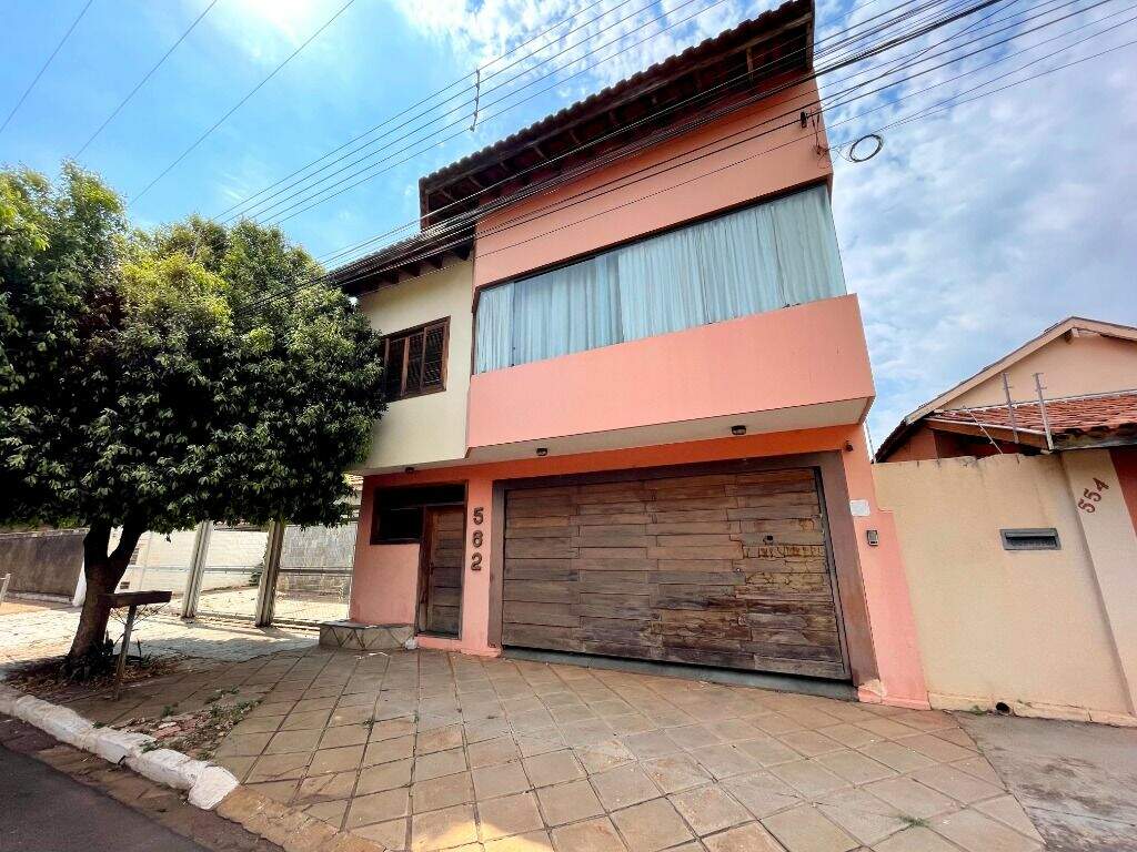 Casa à venda no Centro: 