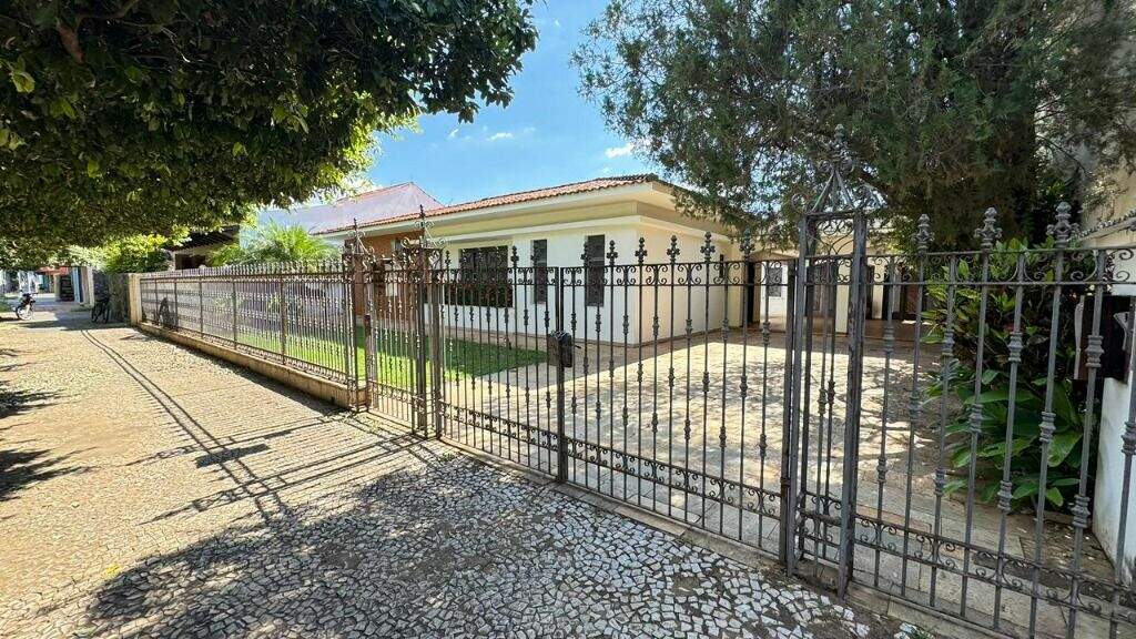 Casa para aluguel no Centro: 
