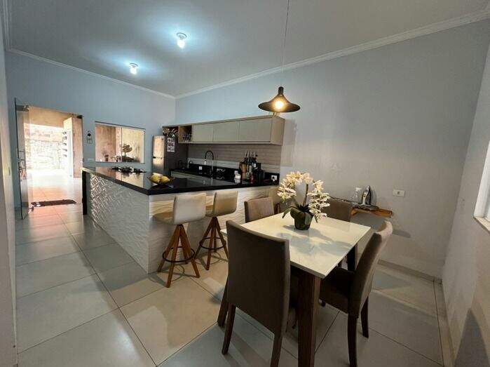 Casa à venda no Jardim Dourados: 