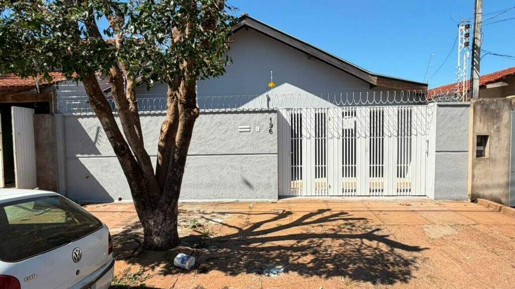 Casa para aluguel no Bairro Santos Dumont: 