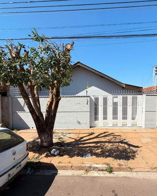 Casa para aluguel no Bairro Santos Dumont: 