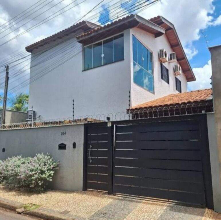 Casa à venda no Jardim Paranapunga: 