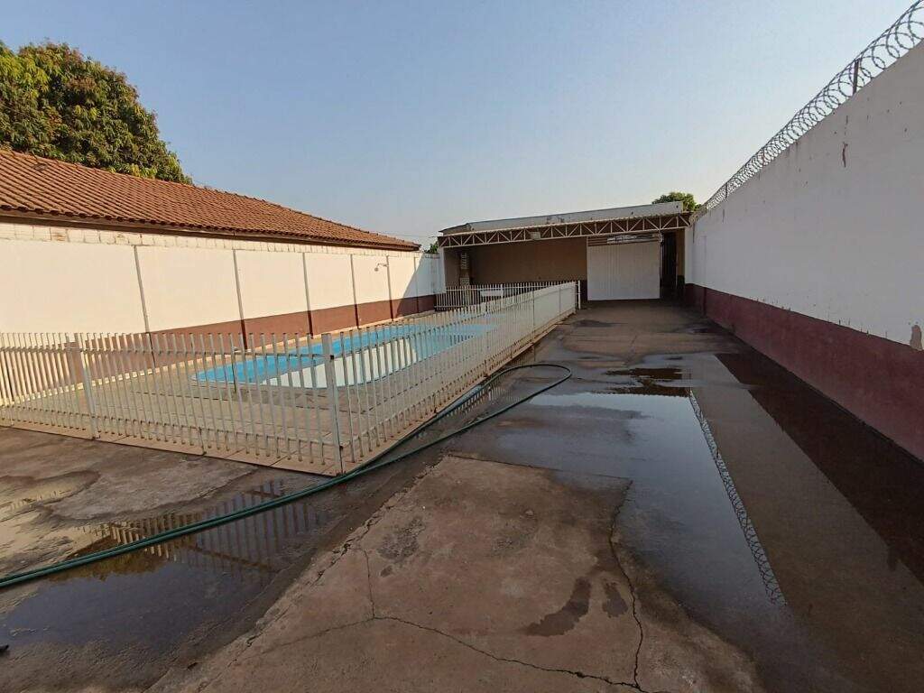 Salão à venda no Jardim Moçambique: 