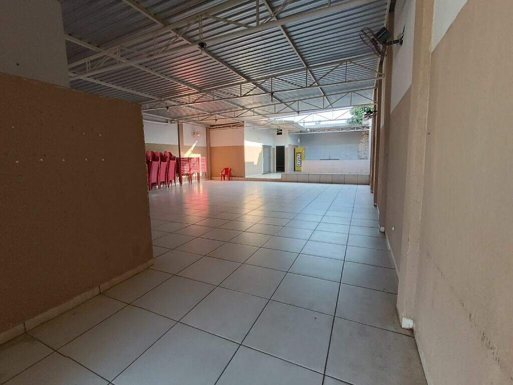 Salão à venda no Jardim Moçambique: 