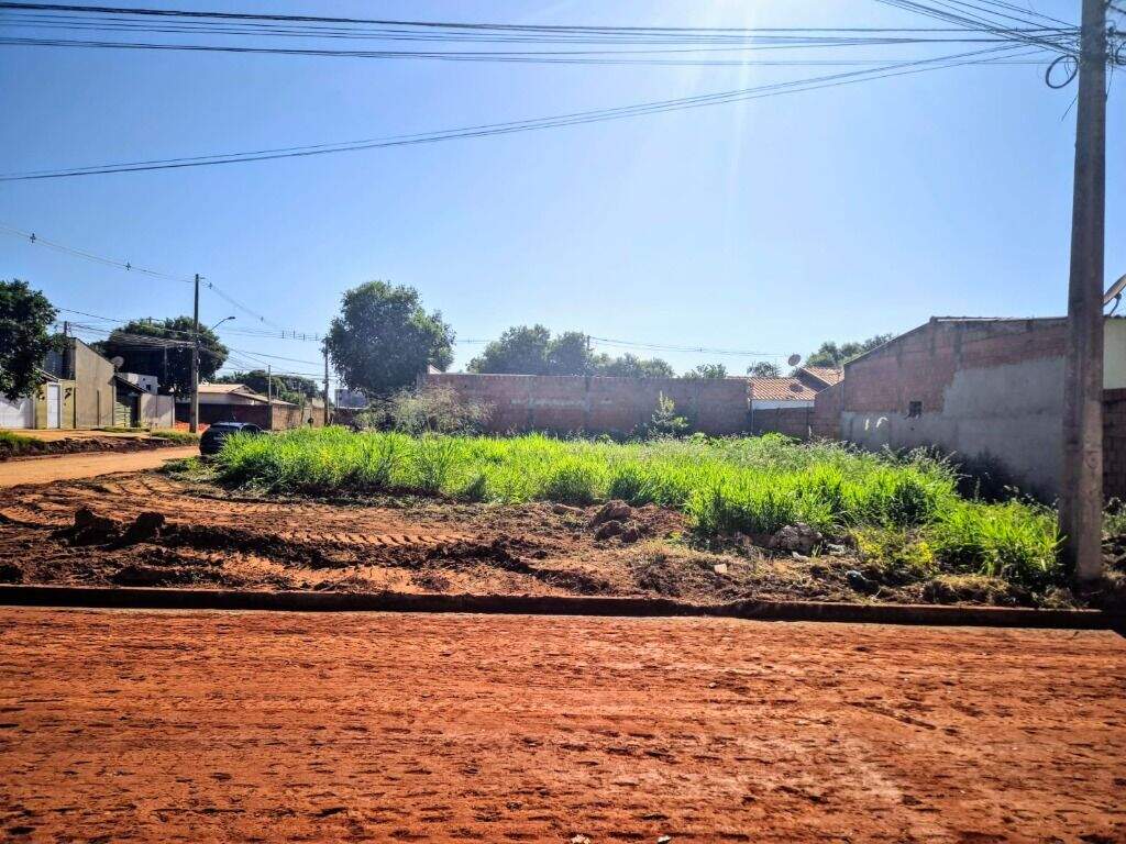 Terreno à venda no Jardim Das Violetas: 