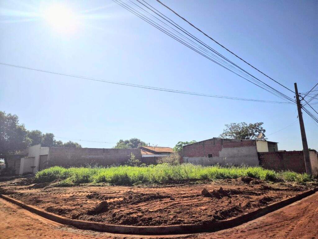 Terreno à venda no Jardim Das Violetas: 