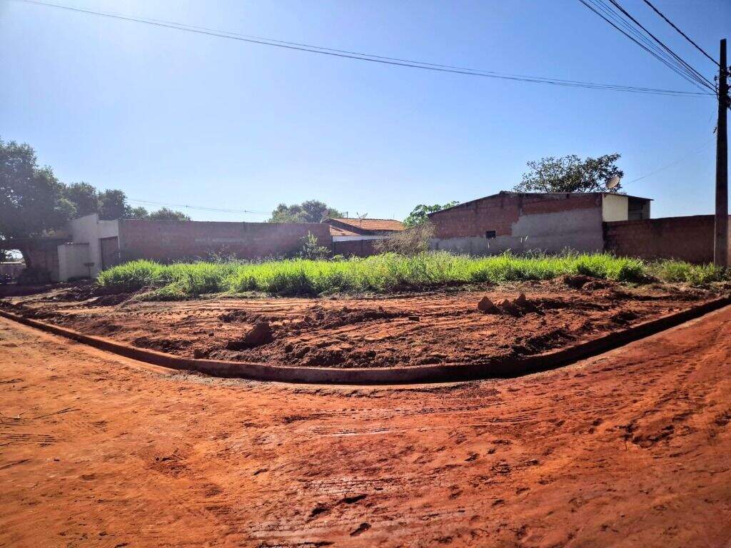 Terreno à venda no Jardim Das Violetas: 