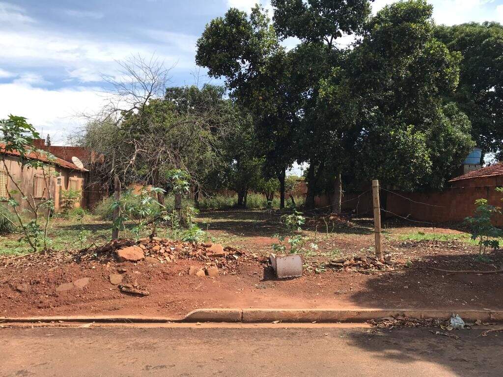Terreno à venda no Vila São José: 