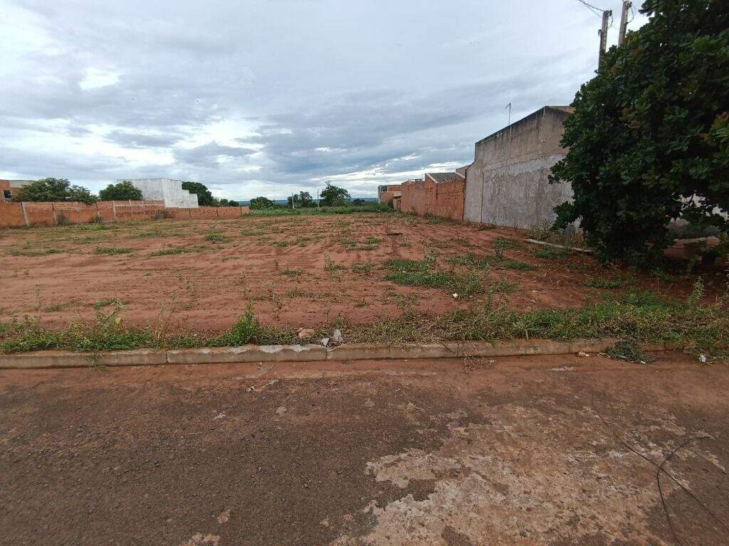 Terreno à venda no Ipê: 
