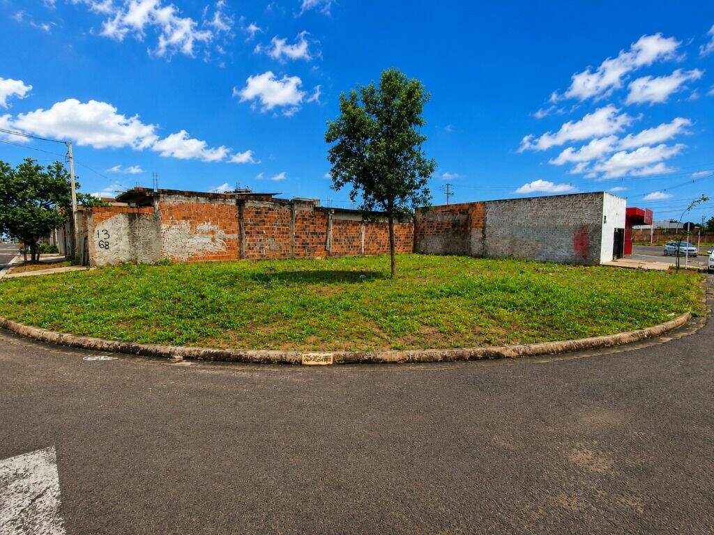 Terreno à venda no Vila Piloto: 