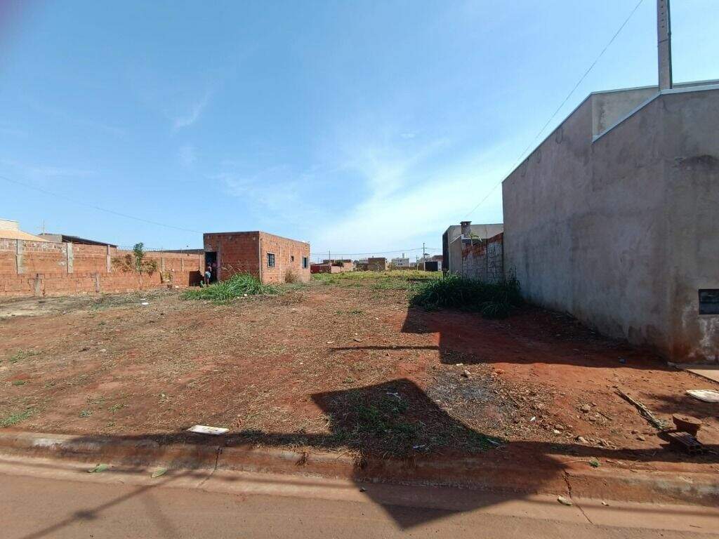 Terreno à venda no Residencial Orestes Prata Tibery: 