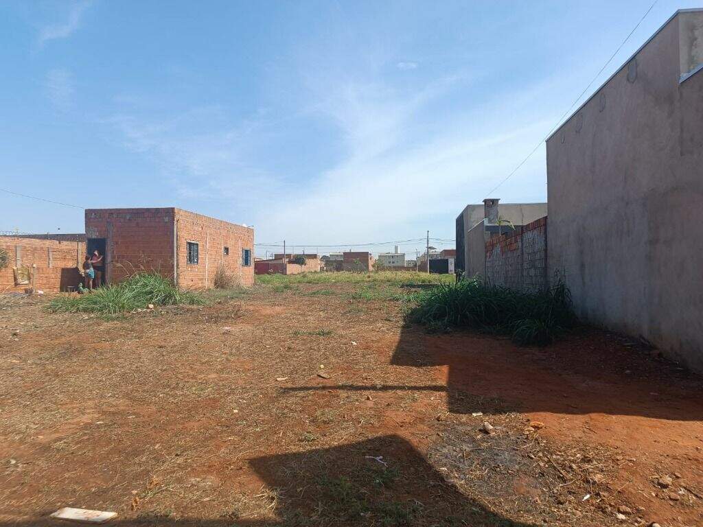 Terreno à venda no Residencial Orestes Prata Tibery: 