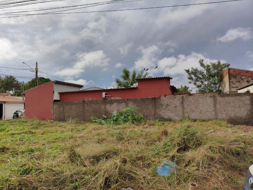 Terreno à venda no Vila dos Ferroviários: 