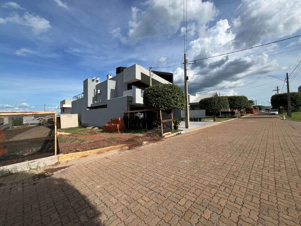 Terreno à venda no Village do Lago: 