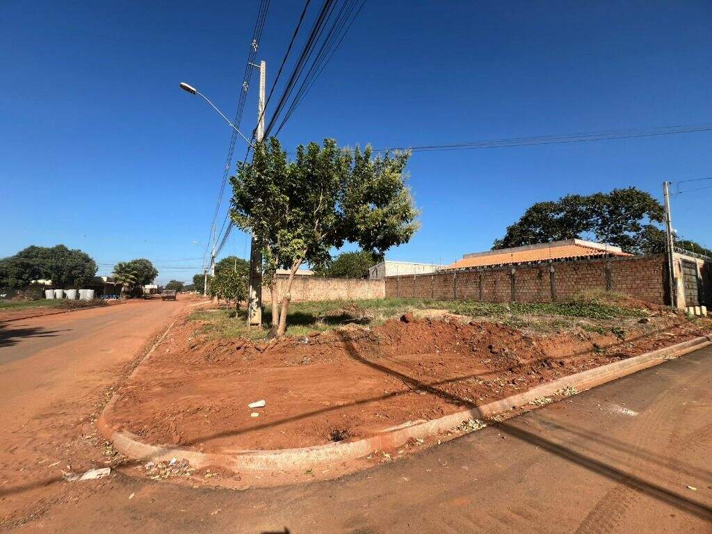 Terreno à venda no Jardim Flamboyant: 
