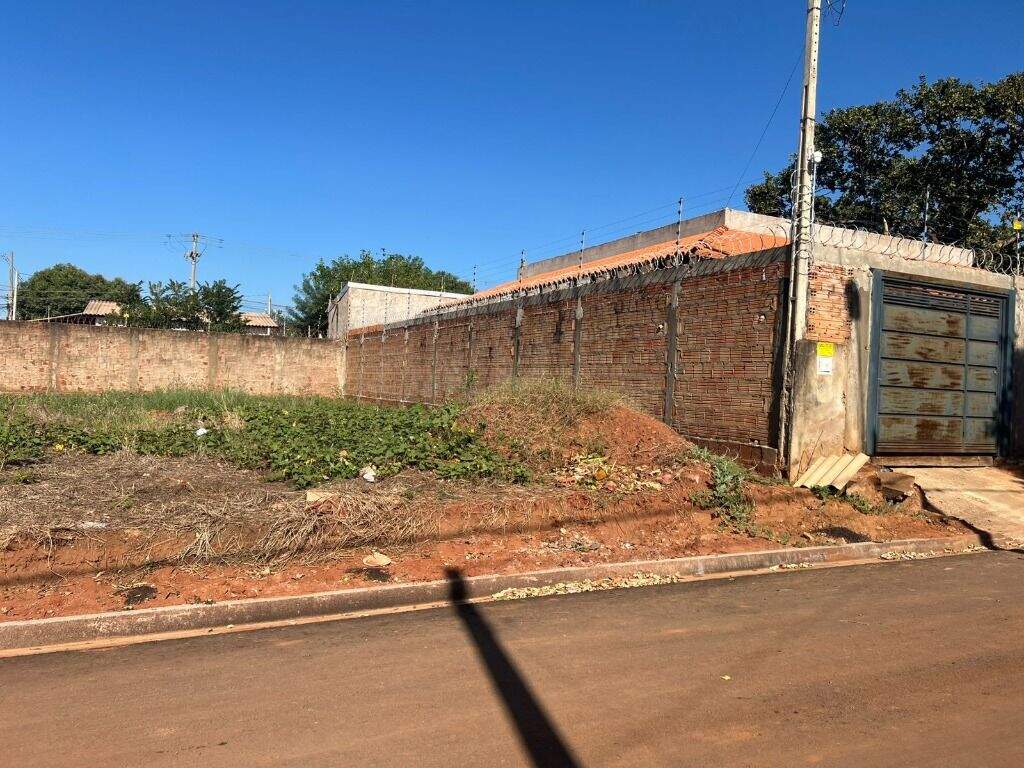 Terreno à venda no Jardim Flamboyant: 