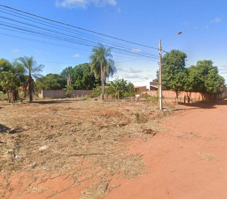 Terreno à venda no Jardim das Oliveiras: 