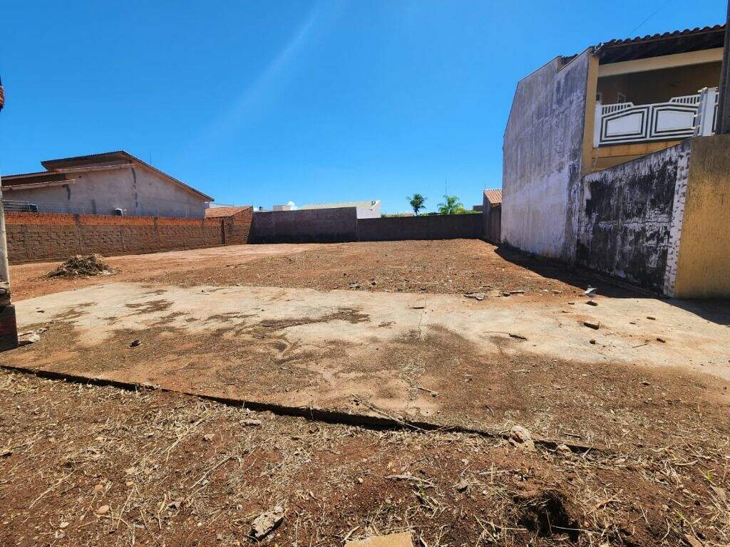 Terreno à venda no Parque São Carlos: 