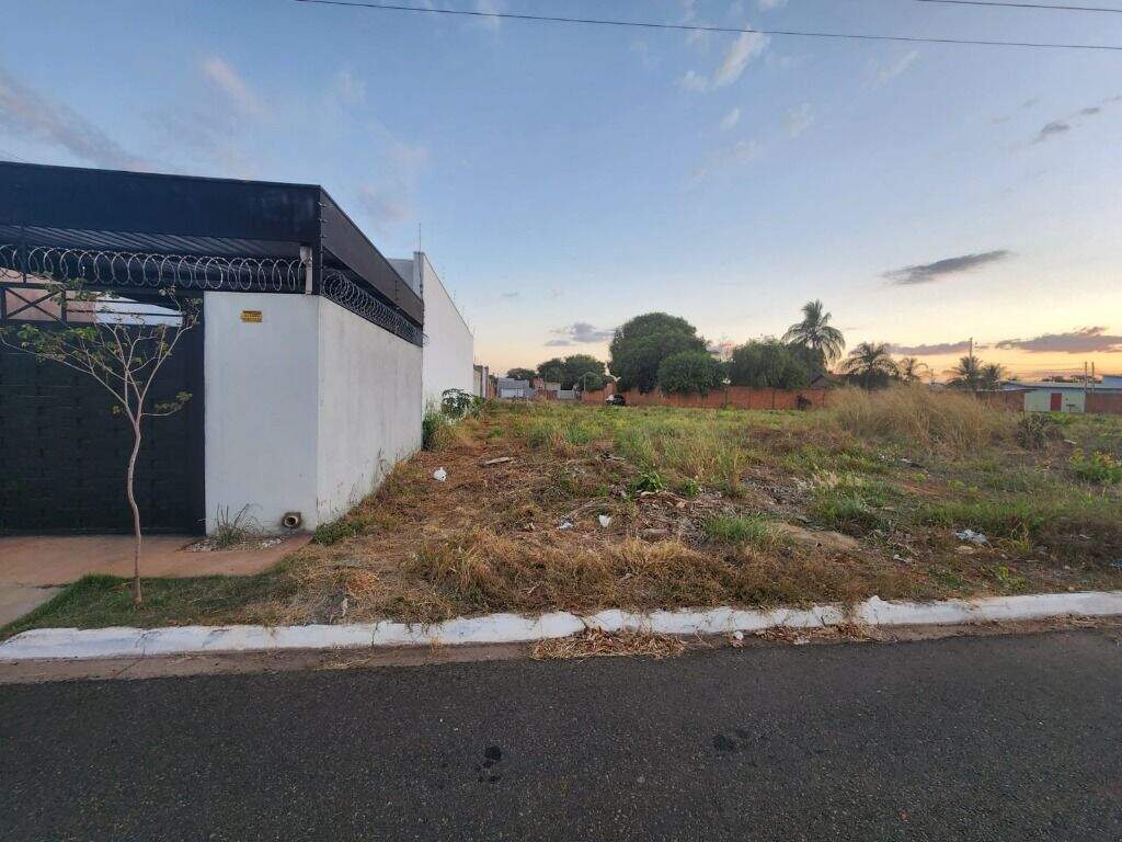 Terreno à venda no Jardim Paranapunga: 